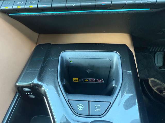 置くだけ充電対応です。Qi対応スマホを置くだけでOK！ケーブル不要でスッキリ快適♪