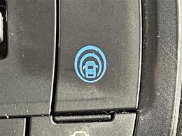 【プロパイロット】高速道路の渋滞走行や長時間の巡航走行時に、アクセル・ブレーキ・ステアリングをシステムが制御します！機能には限界があるためご注意ください。