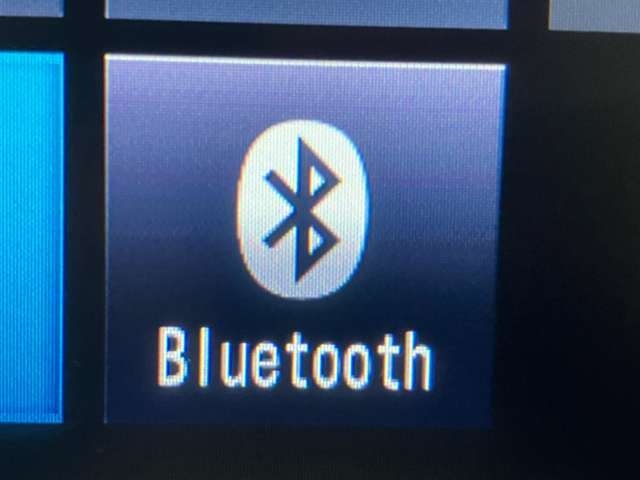 Bluetoothオーディオ対応可。お持ちのスマホやiPodなどとBluetooth接続して外部機器内の音楽などを車内で楽しめます。