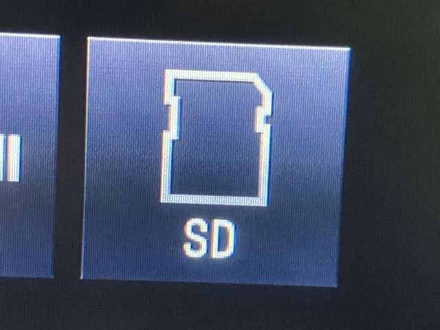 音楽SDカード入ります。