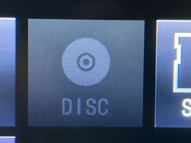 CDはもちろん　DVD再生可能です。お好きな音楽を聴きながらドライブをお楽しみください。