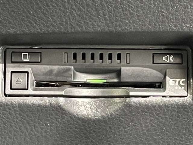 ◆【ETC】有料道路を利用する際に料金所で停止することなく通過できる、ETC車載器（ノンストップ自動料金収受システム機器）が装備されています。セットアップを行うことで利用可能になります。