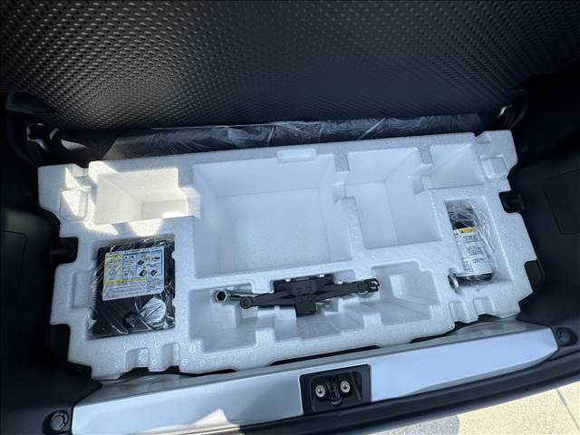 突然のパンクでお困りになった事はございませんか?今のお車はスペアタイヤがほとんど付いておりません。ケイカフェは万が一の事態に備えてオリジナルパンク保証もご用意しております。お気軽にご相談下さい！