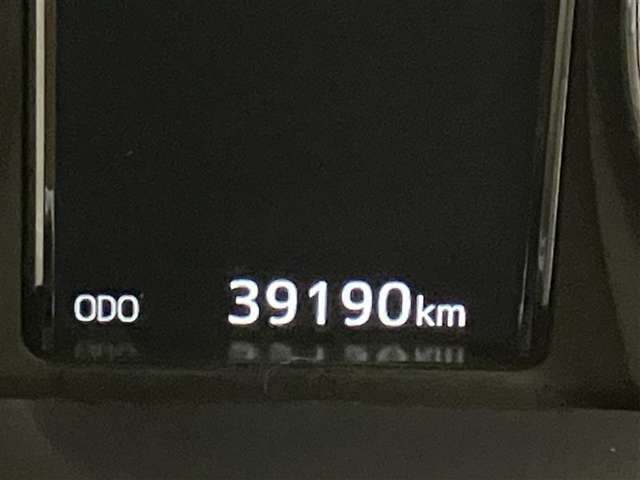 中古車のコンディションはそれぞれです、販売は原則として実車を見てからとさせて頂いております。是非見に来て下さいませ！　詳しくはスタッフまで！通話料無料のダイヤル「0078-6003-527324」