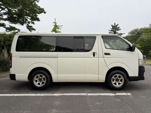 総展示台数約80台以上。バン専門店です。あなたにピッタリのお車が見つかるはず！