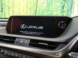 【メーカー純正ナビ】インテリアに溶け込むスタイリッシュな「専用設計」メーカーナビを装備♪視認性や操作性など基本性能にも優れ、より上質なカーライフをお楽しみいただけます。