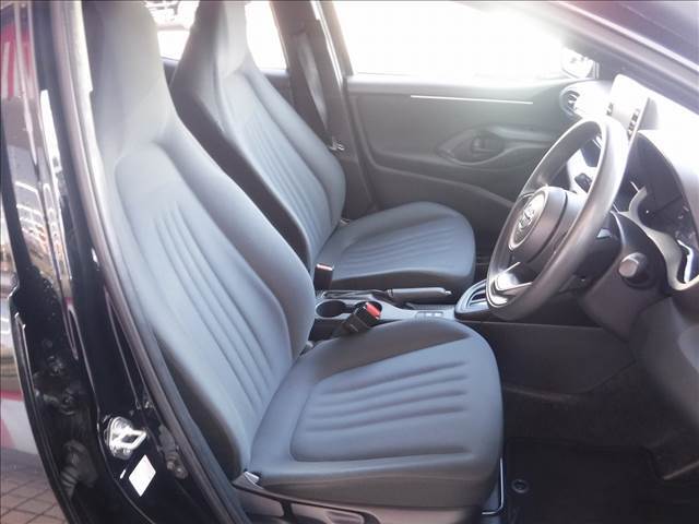 純正ディスプレイオーディオ☆Bluetooth☆バックモニター☆セーフティセンス☆BSM☆クリアランスソナー☆オートハイビーム☆ビルトインETC☆スマートキー☆プッシュスタート☆ステアリモコン☆禁煙車