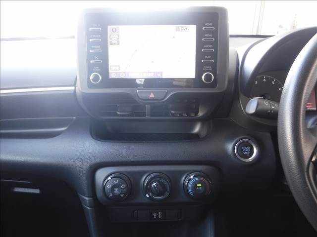 純正ディスプレイオーディオ☆Bluetooth☆バックモニター☆セーフティセンス☆BSM☆クリアランスソナー☆オートハイビーム☆ビルトインETC☆スマートキー☆プッシュスタート☆ステアリモコン☆禁煙車