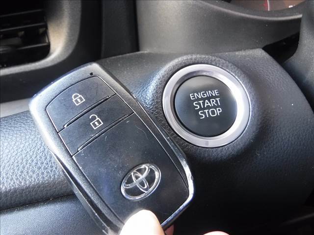 純正ディスプレイオーディオ☆Bluetooth☆バックモニター☆セーフティセンス☆BSM☆クリアランスソナー☆オートハイビーム☆ビルトインETC☆スマートキー☆プッシュスタート☆ステアリモコン☆禁煙車