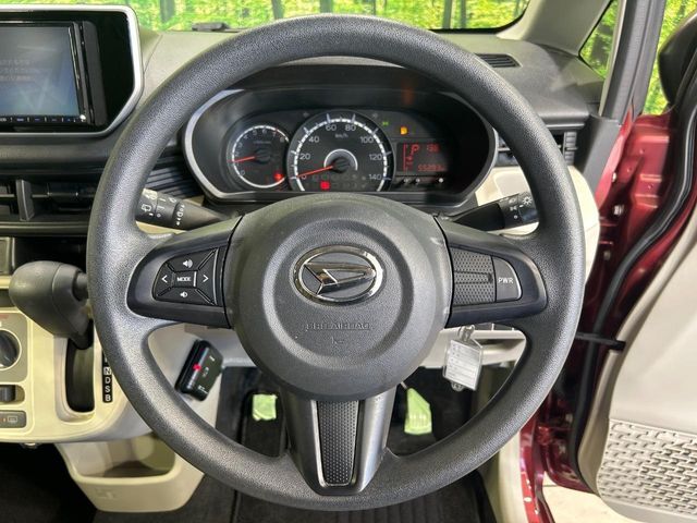 インテリアに合わせたデザインのステアリングは、運転される方のことも考え、運転しやすい形状、大きさです。是非一度、実際に触ってお確かめください。