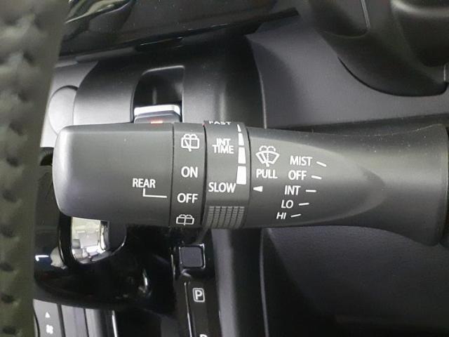 WECARSの展示場では実際に見て、触ってお車をお選びいただけます！知識の豊富な営業スタッフが様々なカーライフをご提案いたします！