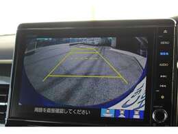 リアカメラも装備。安心、安全のために駐車時などの後方死角を減らします。また切り替えボタンを操作するとで、ノーマルビュー・ワイドビュー・トップダウンビューの切り替えが可能です！
