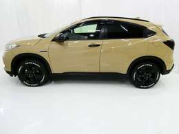 アースカラーの豊富なカラーバリエーションの中から、車両に会う色で製作致しました。