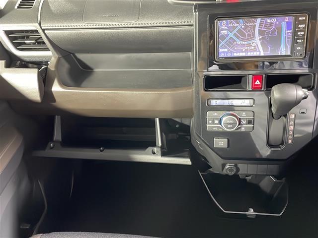 【　オートエアコン　】車内温度を感知して自動で温度調整をしてくれるのでいつでも快適な車内空間を創り上げます。