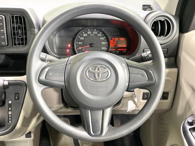 インテリアに合わせたデザインのステアリングは、運転される方のことも考え、運転しやすい形状、大きさです。是非一度、実際に触ってお確かめください。
