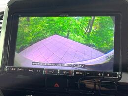 【バックカメラ】駐車時に後方がリアルタイム映像で確認できます。大型商業施設や立体駐車場での駐車時や、夜間のバック時に大活躍！運転スキルに関わらず、今や必須となった装備のひとつです！