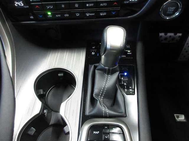 6速シーケンシャルシフトは本格的なスポーツ走行が楽しめます。