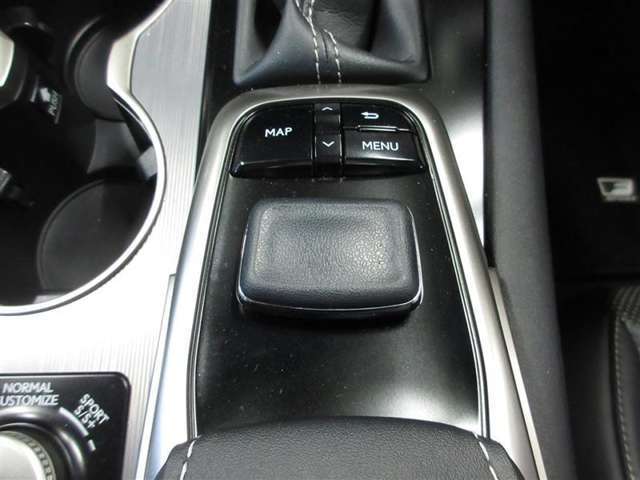 ナビ操作ができるリモートタッチです。