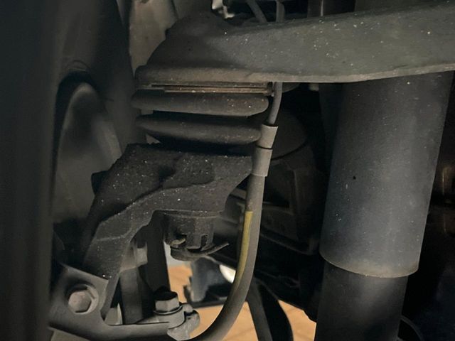 お車を安心してお乗りいただく為には、足回りの定期点検が欠かせません。サービスサポート（有償保証）では無料点検もご提供しており、安心のカーライフをお過ごしいただけるサポート体制が整っています。
