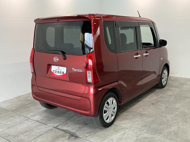 お客様にぴったりなおクルマをお選びいただけますように様々な展示車をご用意致しております！ダイハツの軽自動車だけではなく、他メーカー車やコンパクトカー・ミニバンなども数多く取り揃えております！