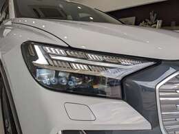 Audiが最初に採用したLEDポジショニングランプ。シャープなラインで昼間でも点けていたいと思うほど上品でオシャレです。夜間走行時はさらに目立ちます！