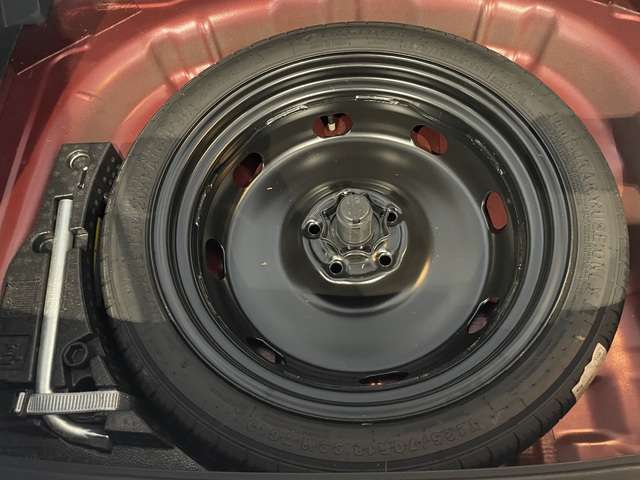 万が一に備えてスペアタイヤ＆工具を搭載！