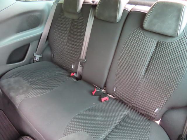 使用感がほとんどない綺麗なリアシート♪