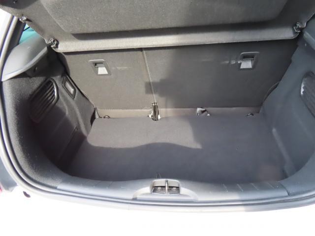 必要十分な広さが確保されたラゲッジルーム♪