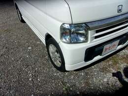 右前です。なかなか綺麗な状態です。ヘッドライトも　なかなか綺麗な状態です。