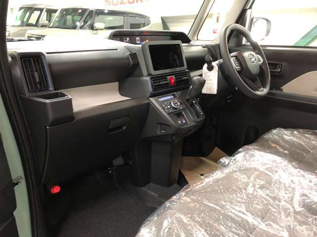 当店は板金塗装をメインでやっている会社で事故など何かありましたらいつでもお電話下さい♪