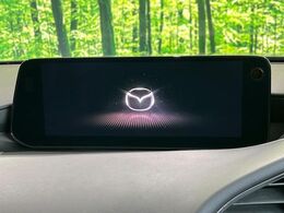 【メーカー純正ナビ】インテリアに溶け込むスタイリッシュな「専用設計」メーカーナビを装備♪視認性や操作性など基本性能にも優れ、より上質なカーライフをお楽しみいただけます。