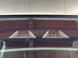 【スマートアシスト】走行中に前方の車両等を認識し、衝突しそうな時は警報とブレーキで衝突回避と被害軽減をアシスト。より安全にドライブをお楽しみいただけます。