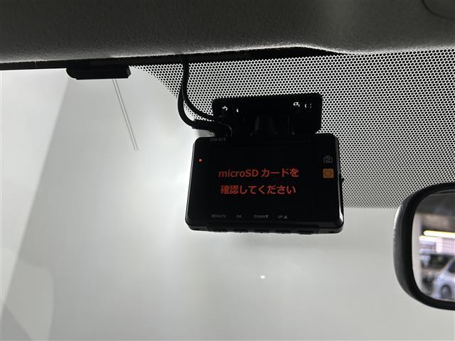 【バックミラー】大きくて見やすいので、後方を見るときも安心です！