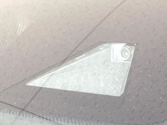 【トヨタセーフティセンス】走行中に前方の車両等を認識し、衝突しそうな時は警報とブレーキで衝突回避と被害軽減をアシスト。より安全にドライブをお楽しみいただけます。