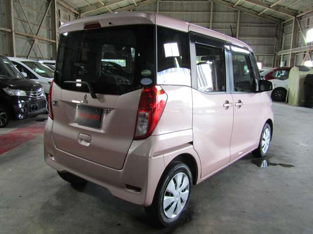 車両入庫チェックではエンジン・機関系をはじめ、電装装備、内装など100項目以上のチェックをしています。試乗も行なっていますのでご安心下さい。