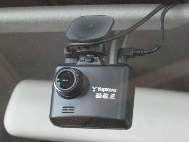 自慢の1年保証！消耗品を除く全部位対応の業界トップクラスの幅広い保証内容となっております。全国どこのディーラーなどでも対応可能。お客様に合わせた幅広い保証内容で快適なカーライフをサポートします。