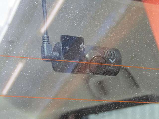 自慢の1年保証！消耗品を除く全部位対応の業界トップクラスの幅広い保証内容となっております。全国どこのディーラーなどでも対応可能。お客様に合わせた幅広い保証内容で快適なカーライフをサポートします。