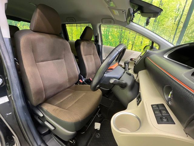 運転席シート廻りは使用感も少なく、良好な状態となっています。丁寧に使われていたことがよくわかりますね。