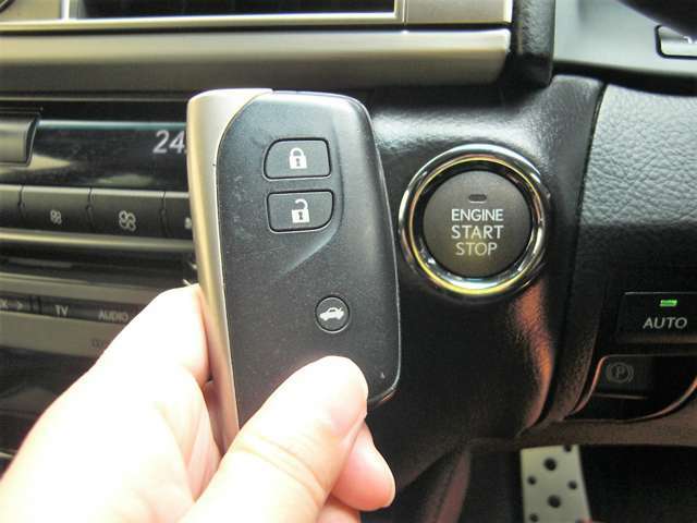 ■スマートキーを携帯しておけばブレーキを踏みながらボタンを押せば、エンジンの始動できます。