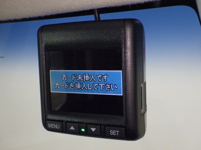 『ドライブレコーダー』動画を残すことで万が一の事態に遭遇した時の必須アイテムです！急ブレーキ・急ハンドルが起こった際、自動で記録が上書きされずに保存され、後でPC等で確認出来ます。
