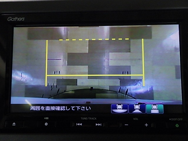 バックカメラの画像です。ガイドラインがスムースな車庫入れをサポートいたします！車庫入れの安心感がアップしますね☆