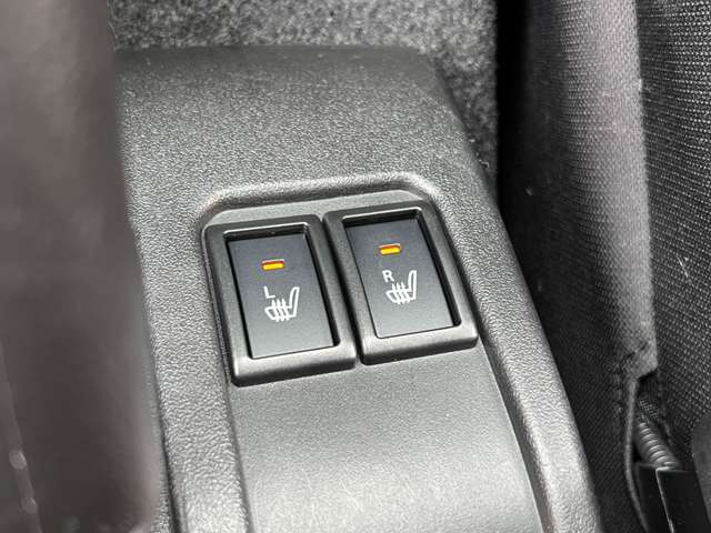 運転席、助手席はシートヒーター付きで冬でも快適です！