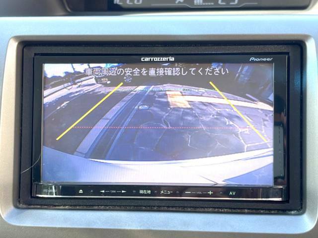 【バックカメラ】駐車時に後方がリアルタイム映像で確認できます。大型商業施設や立体駐車場での駐車時や、夜間のバック時に大活躍！運転スキルに関わらず、今や必須となった装備のひとつです！