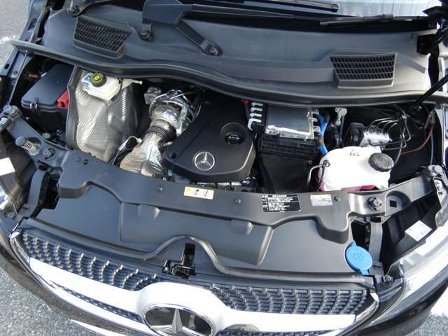 DOHC直列4気筒直噴ディーゼルターボ　パドルシフト　電子制御9速AT　イモビライザーキーレスエントリー　レインセンサー　右ハンドル　正規ディーラー車