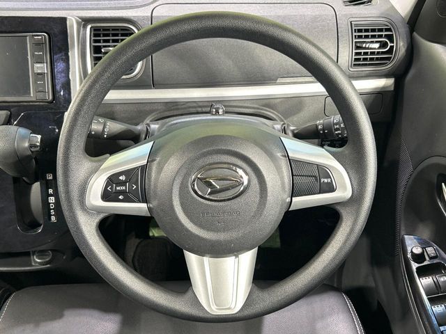 【ステアリングスイッチ】運転中、前方から目線をそらすことなく、オーディオ等の操作が可能な便利機能！安心＆快適なドライブを演出してくれます♪