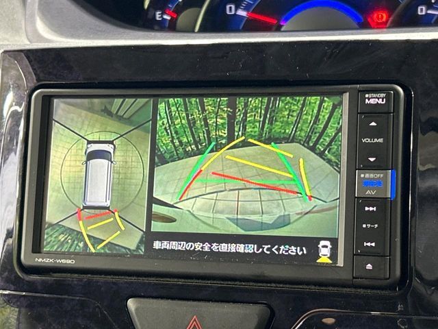 【パノラマモニター】専用のカメラにより、上から見下ろしたような視点で360度クルマの周囲を確認することができます☆死角部分も確認しやすく、狭い場所での切り返しや駐車もスムーズに行えます。