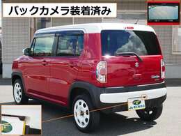 バックカメラは違和感なくスッキリと装着されています。シフトレバーをRにすれば自動でナビ画面に映し出されます！！　　車体後方もピッカピカ状態ですのでご安心ください！！