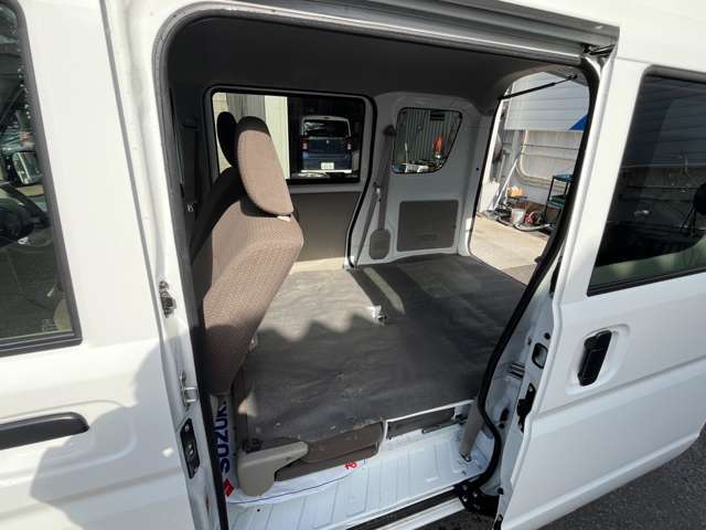 横からの荷物の積み降ろしも楽です！お仕事用に最適！