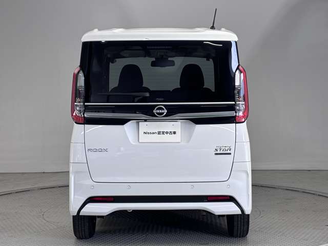 【プライバシーガラス】後席からリアガラスにかけてプライバシーガラスになっております。信号待ちの時や駐車時に覗かれる心配がなくなりますね♪