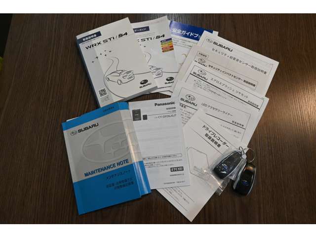 各取説＆保証書＆スマートキー＆スペアスマートキーすべて揃っています！購入時の大事なチェックポイント。メンテナンスノートには平成30.れいわ1.3.5年の点検記録が残っています
